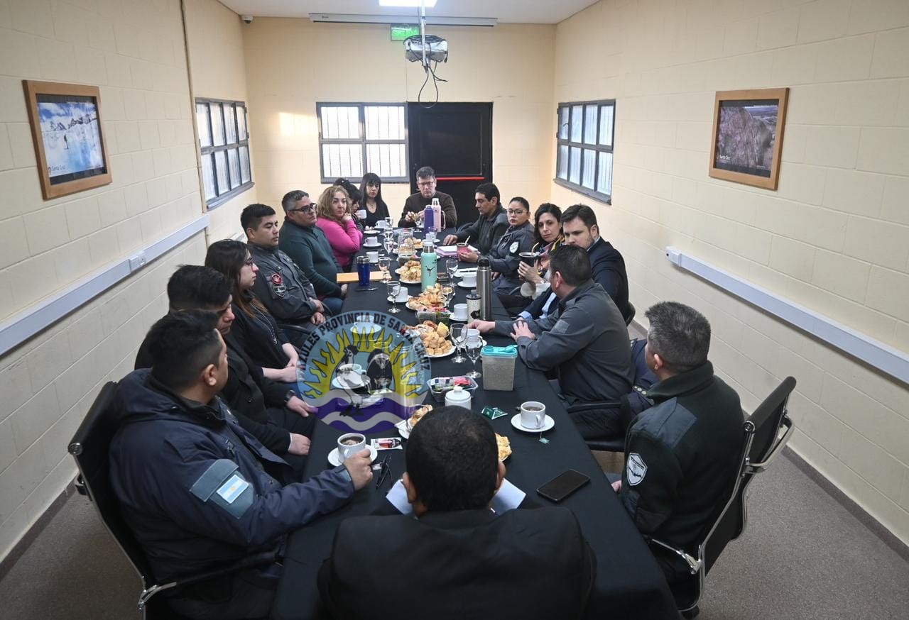 Ministro de Seguridad y Autoridades Penitenciarias Inspeccionan Unidades y Potencian Talleres Educativos en Completa Jornada de Visita (10)