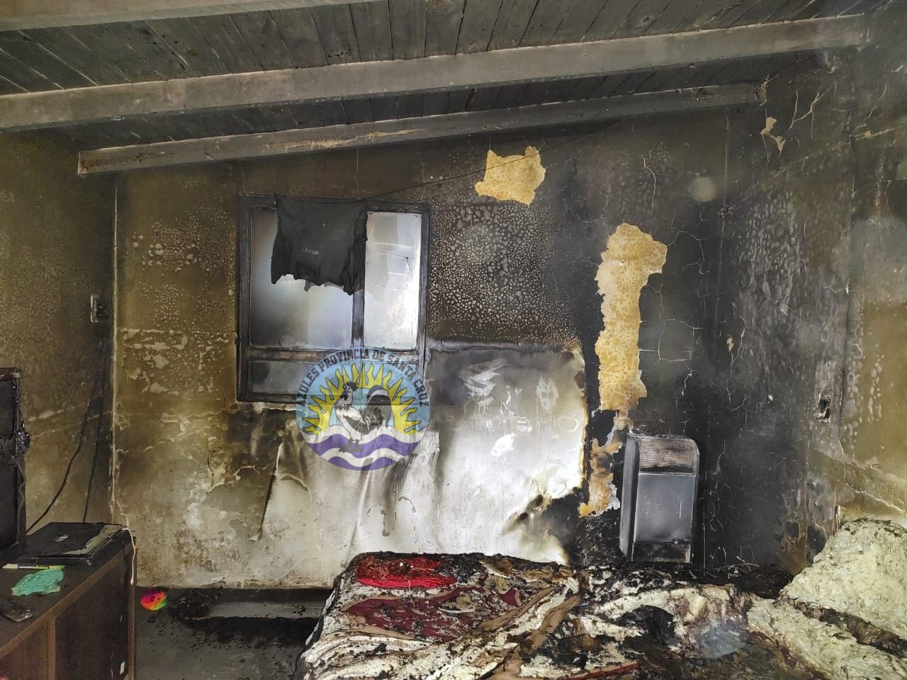Incendio accidental en una vivienda deja daños materiales (2)
