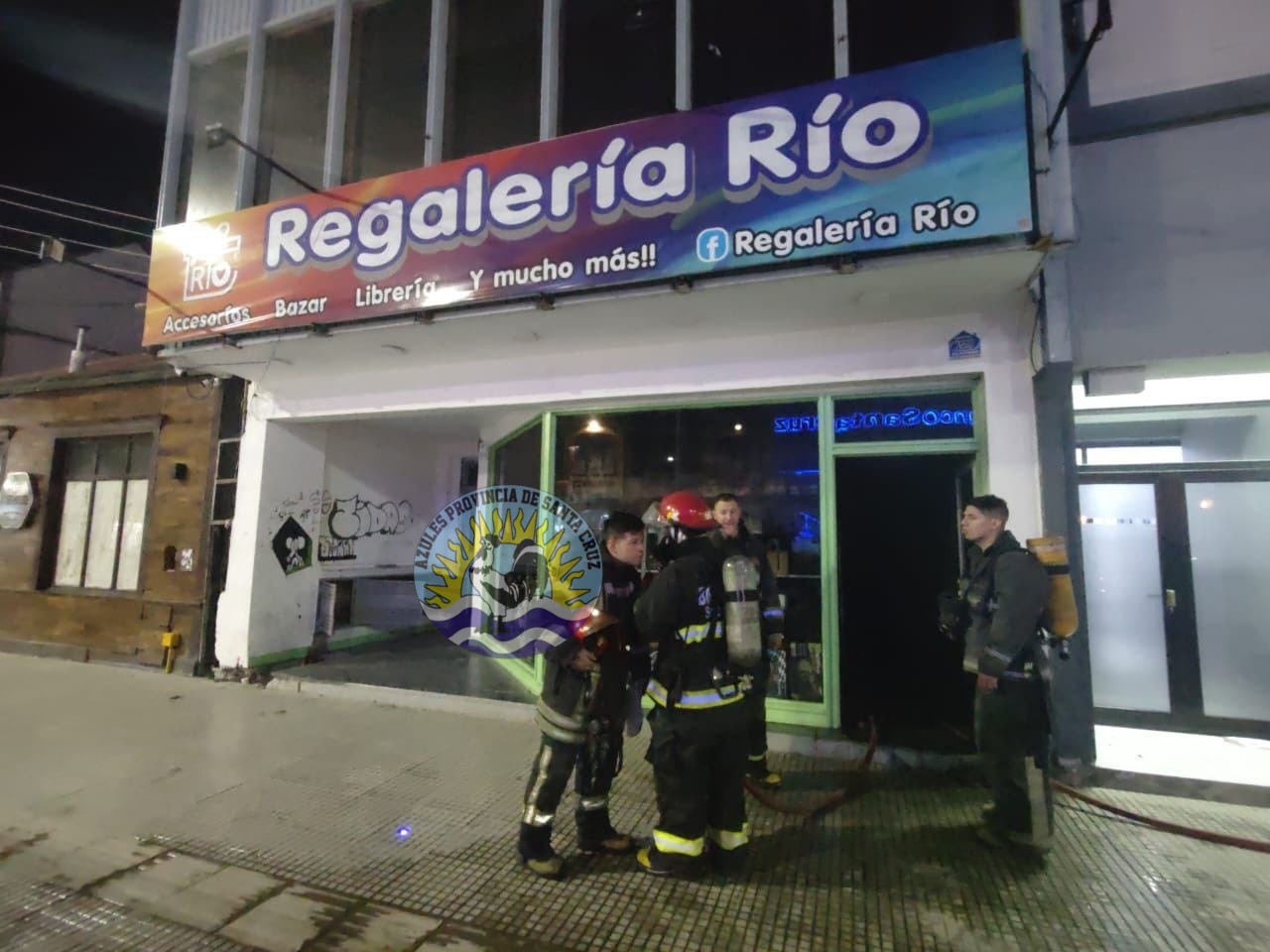 Incendio de un comercio centrico de Río Gallegos (4)