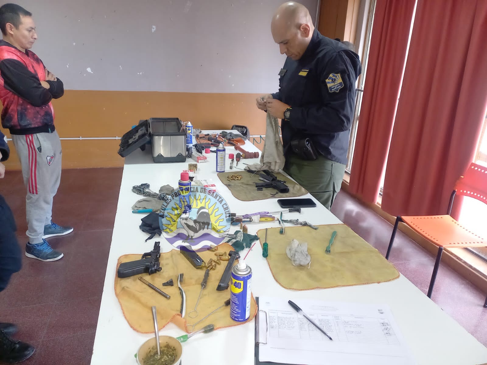 División Centro de Tiro Policial Zona Norte realiza Taller de Mantenimiento de Armas en Puerto Deseado (4)