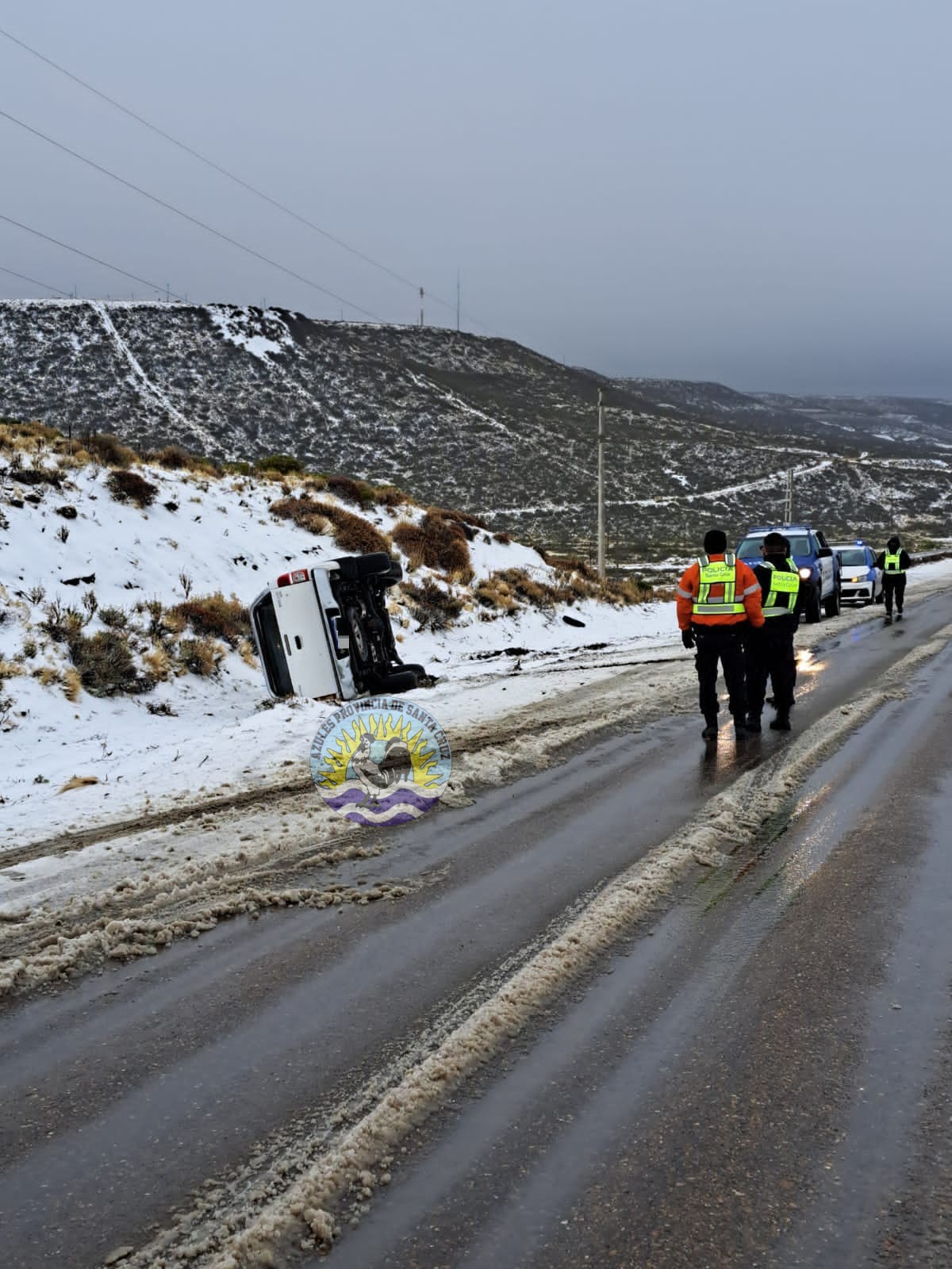 Accidente vial debido a ruta con nieve y escarcha (2)