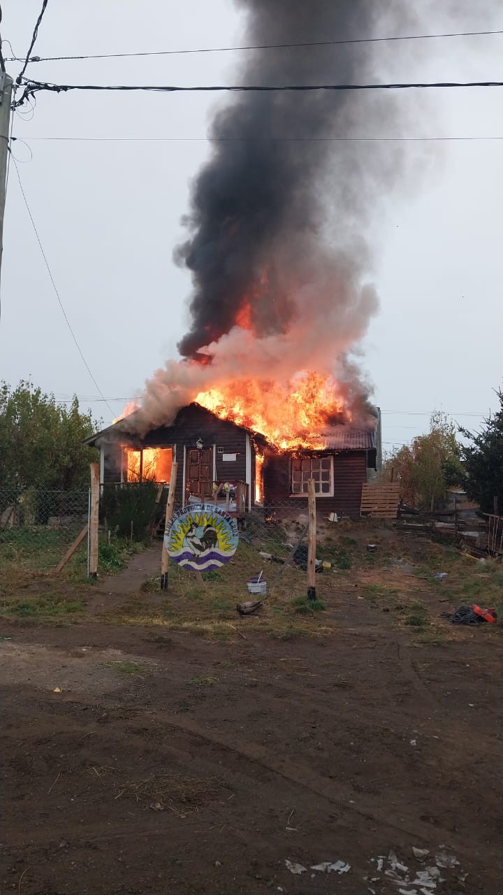 Incendio en El Calafate consume vivienda cercana a hogar de ancianos (1)