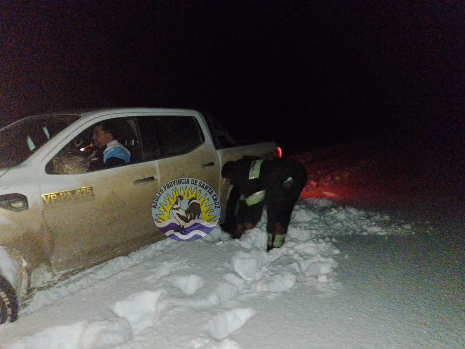 Operativo de rescate en Ruta Nacional 40 Vehículos varados por nieve (2)