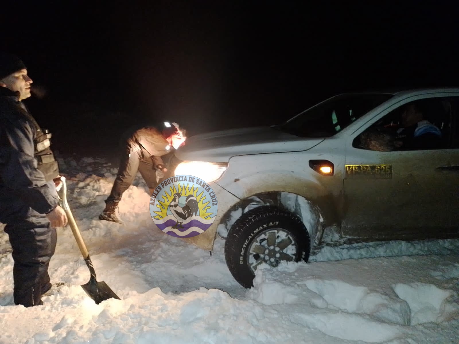 Operativo de rescate en Ruta Nacional 40 Vehículos varados por nieve (4)