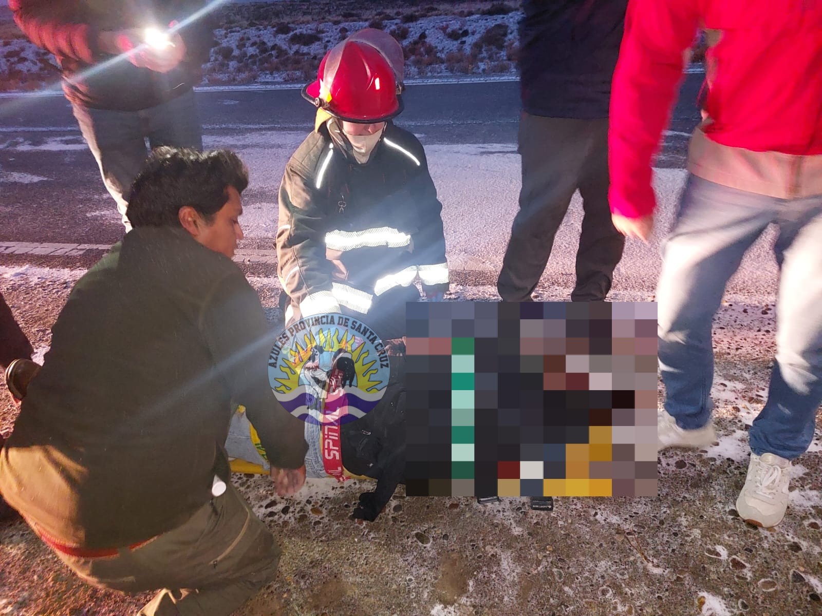 Rescate de personas tras vuelco en Ruta 40 cerca de Bajo Caracoles (2)