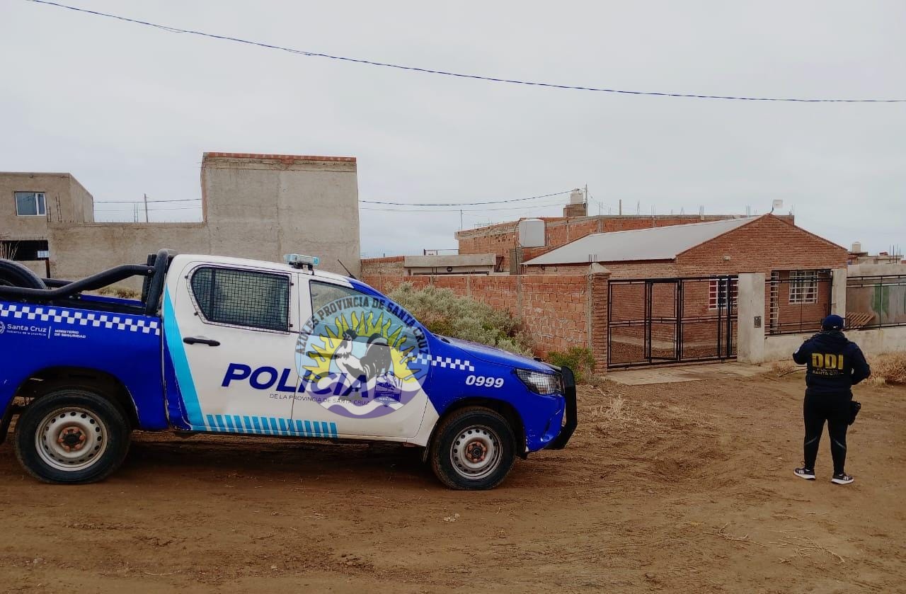 Continúa la investigación por robo millonario en Puerto Deseado Secuestran teléfonos celulares y 23 plantas de marihuana en Caleta Olivia (3)