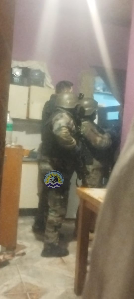 Desactivan crisis en Barrio Madre a la Lucha Hombre atrincherado con un arma cortante (1)