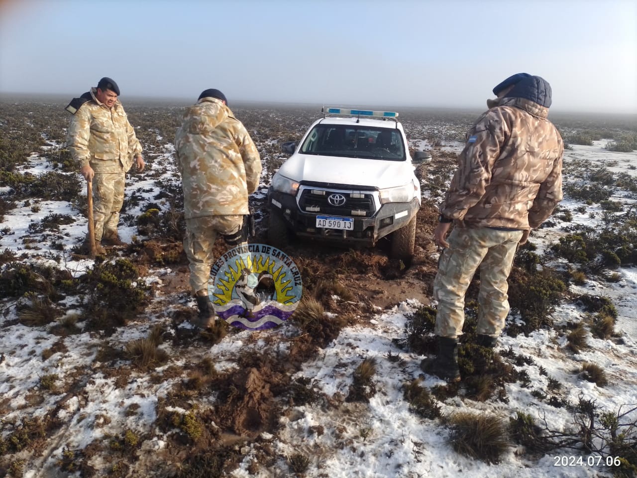 Entrega de insumos a peones rurales en Estancia Bahía Laura (1)