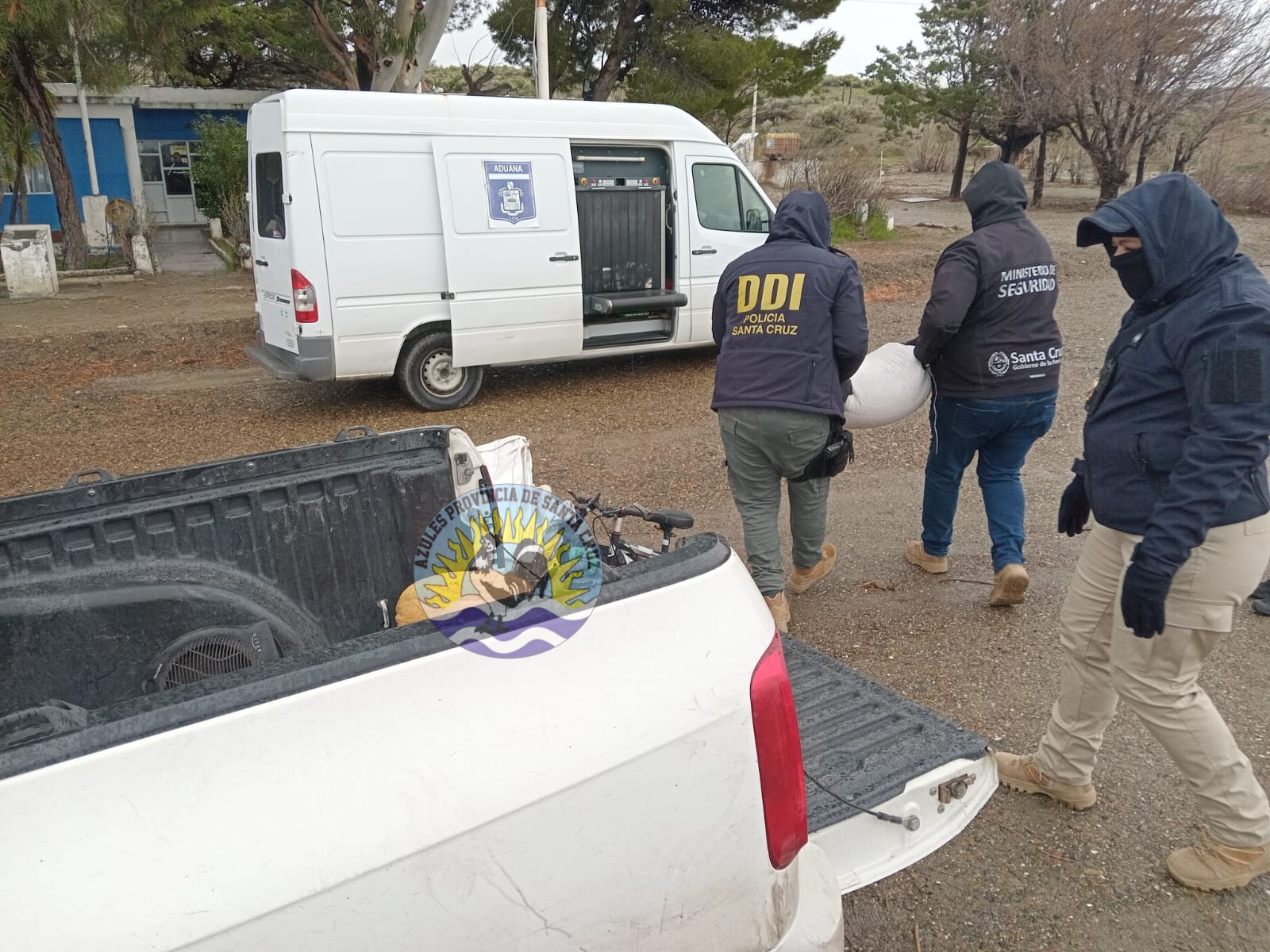 Control vehicular en Ruta Nacional N° 3 Colaboración entre policía y AFIP (4)