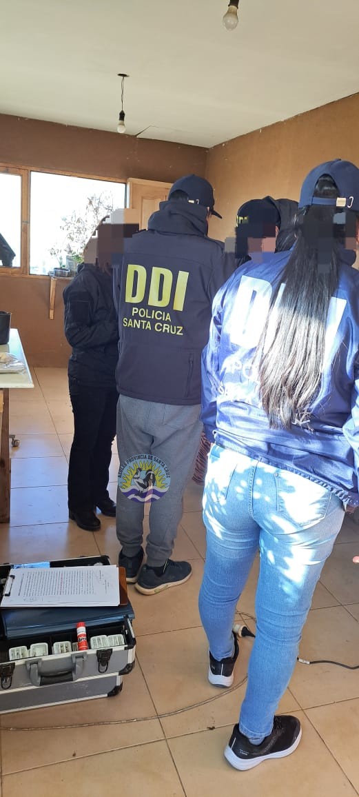 Operativo policial en El Calafate por distribución de material de abuso sexual infantil (2)