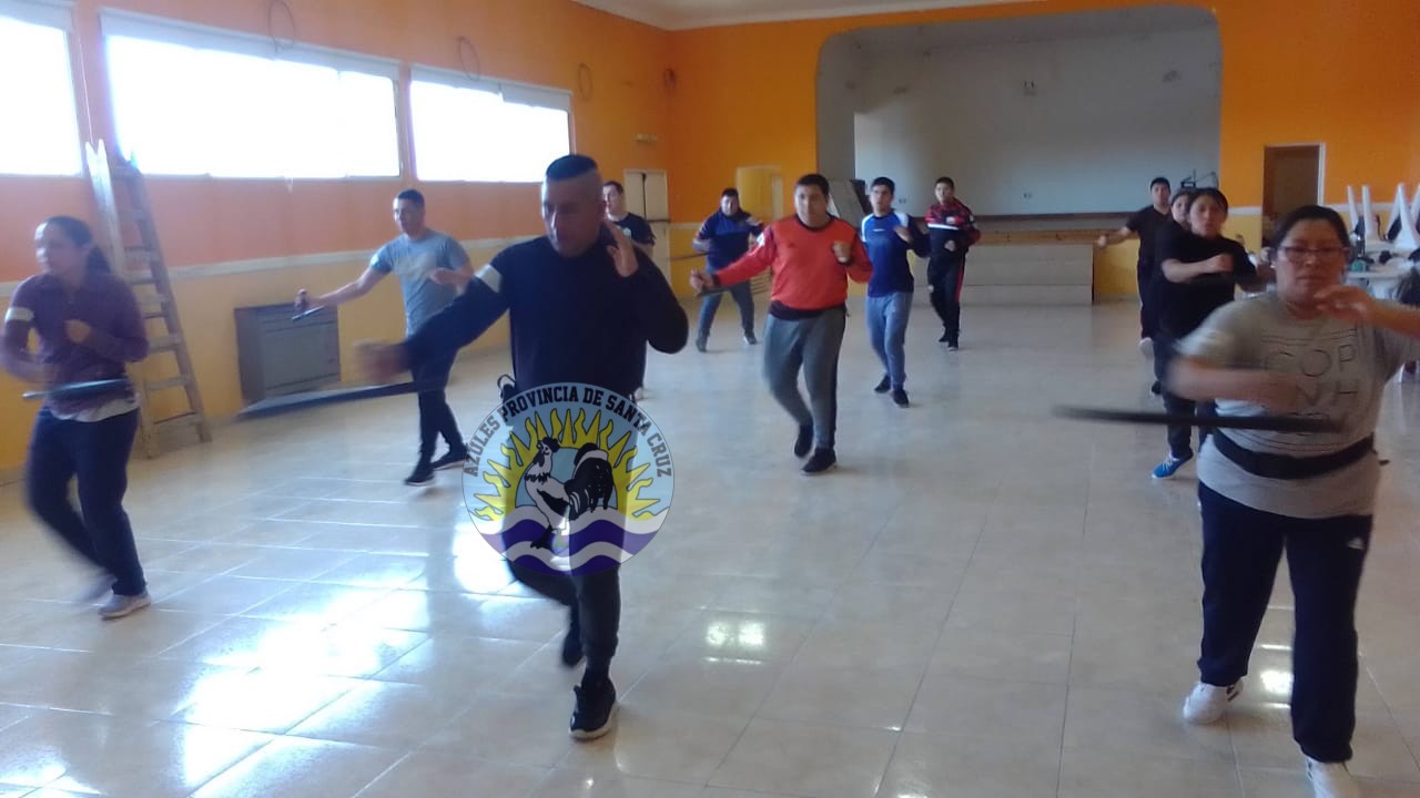 Comienzo del Curso de Bastón Tonfa Policial en Fitz Roy y Jaramillo, a Cargo del Sargento Martínez Santiago (4)