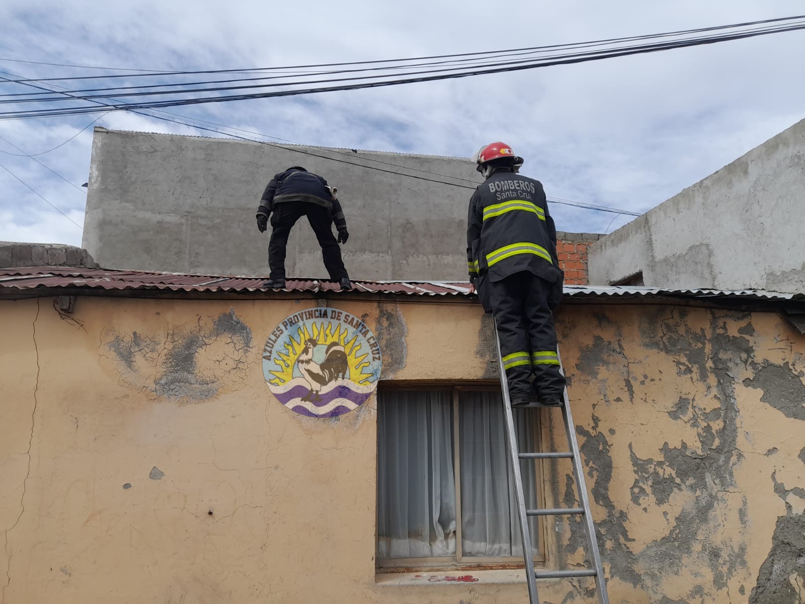 Intervenciones por fuertes vientos de las diferentes divisiones de bomberos en la provincia (2)