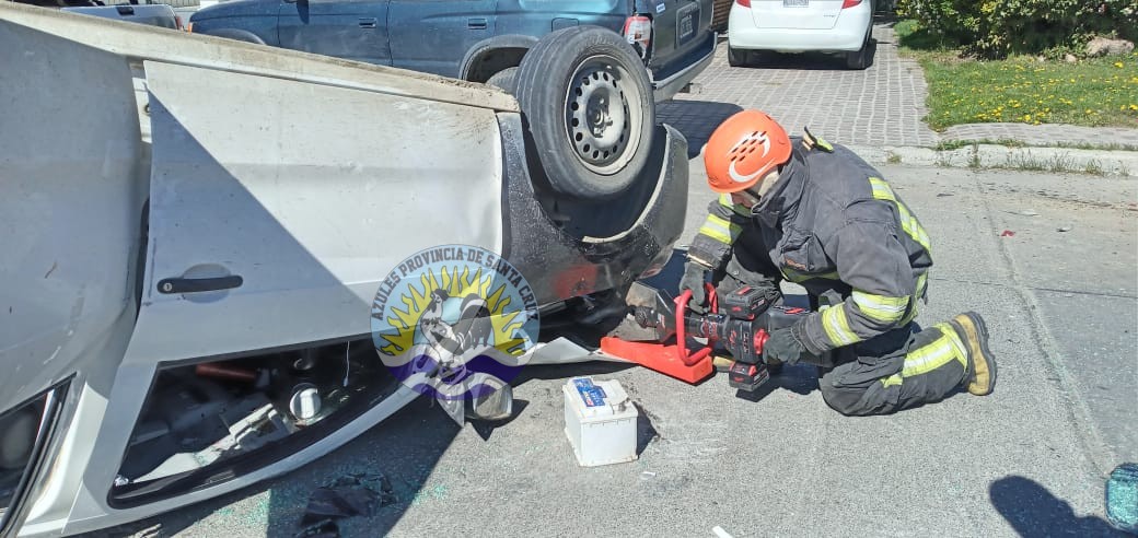 Vuelco vehicular Un acompañante resulta lesionado (1)