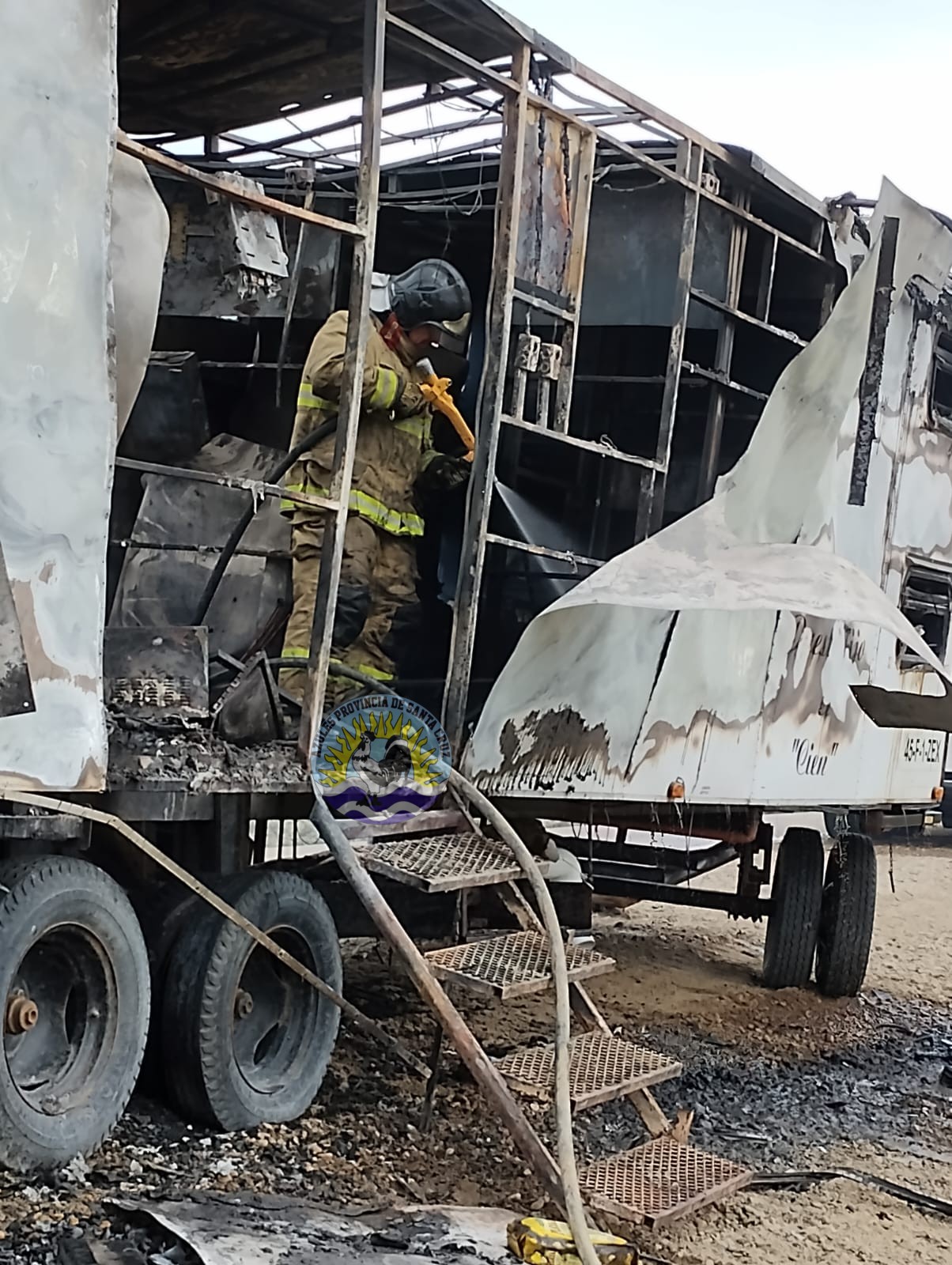 Incendio de vehículo en Ruta Nacional N° 3 fue controlado por bomberos (1)