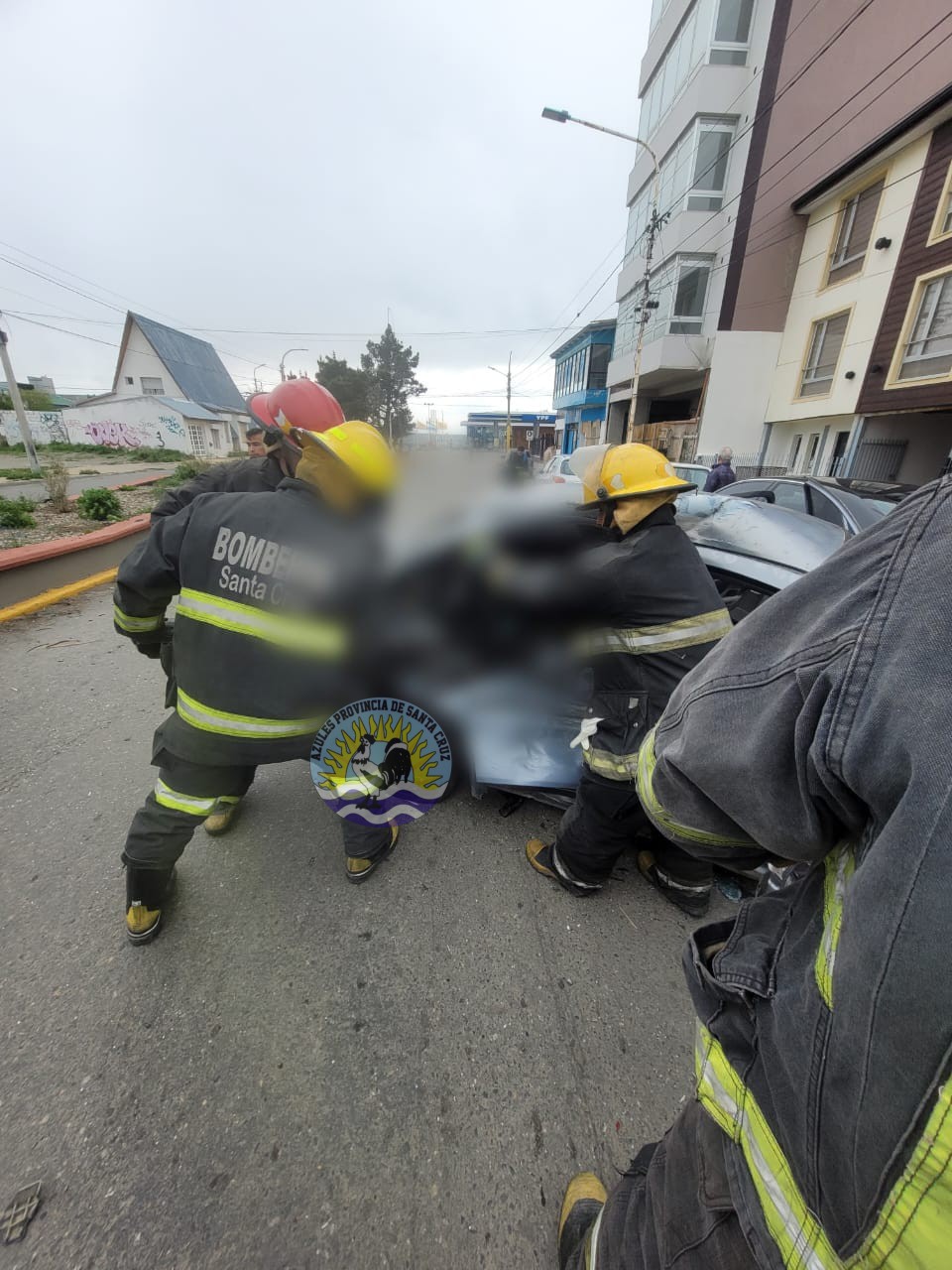 Incidente vehicular en Río Gallegos dejó cinco menores heridos (4)