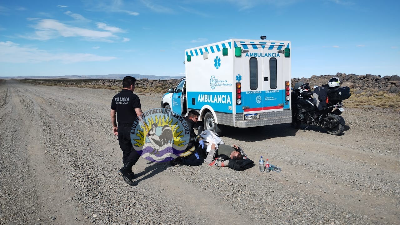 Rescate de motociclista chileno en accidente sobre la Ruta Nacional N° 40 (3)