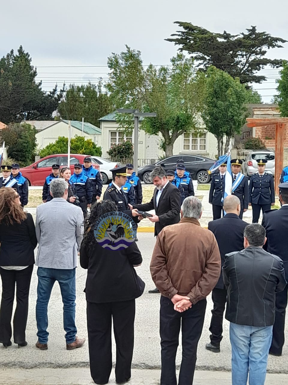 San Julián Conmemora el 140° Aniversario de la Policía de Santa Cruz con Emotivo Homenaje y Reconocimientos (11)