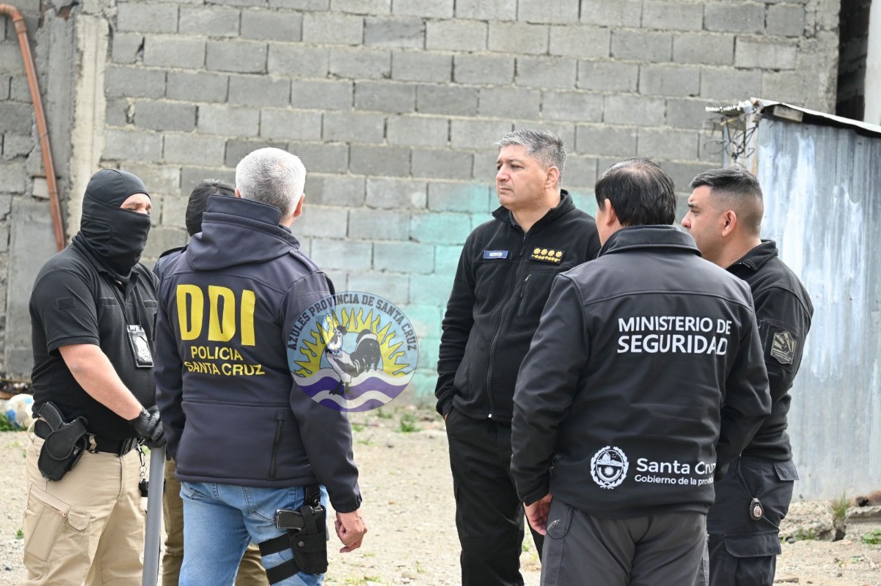 Desmantelan cultivo de 149 plantas de marihuana en Río Gallegos, 11 personas fueron puestas a disposición de la justicia (3)