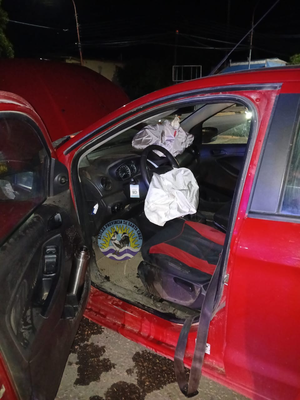 Rescatan a un hombre tras incidente vehicular (1)