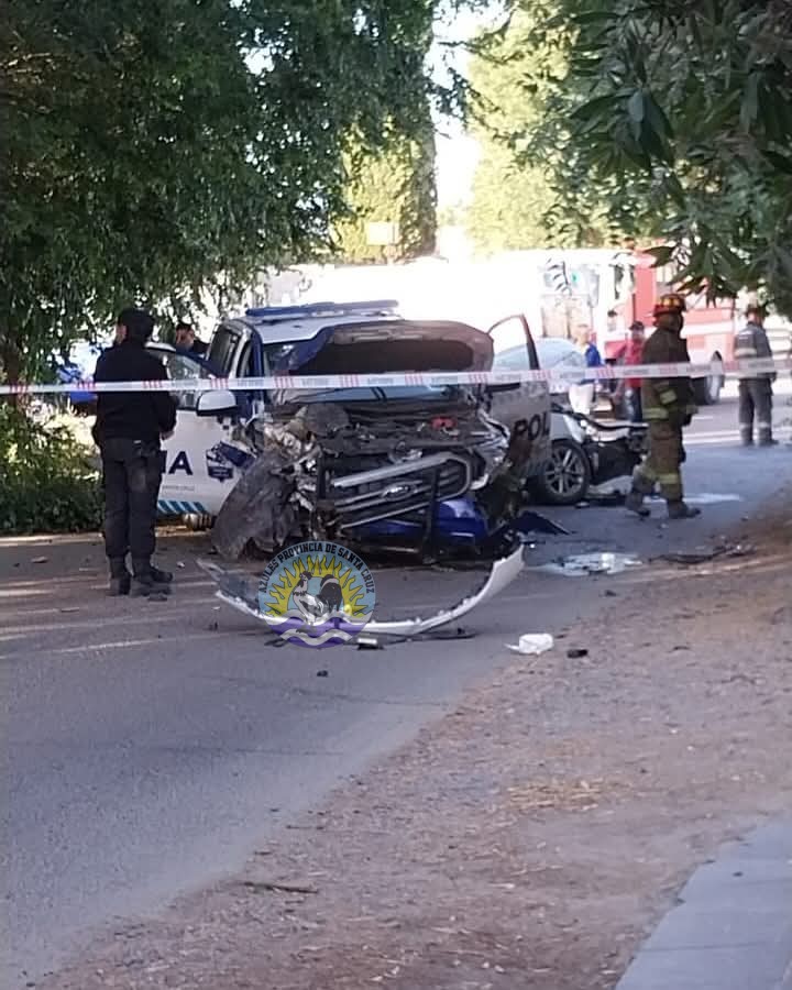 Accidente de tránsito involucra móvil policial (1)