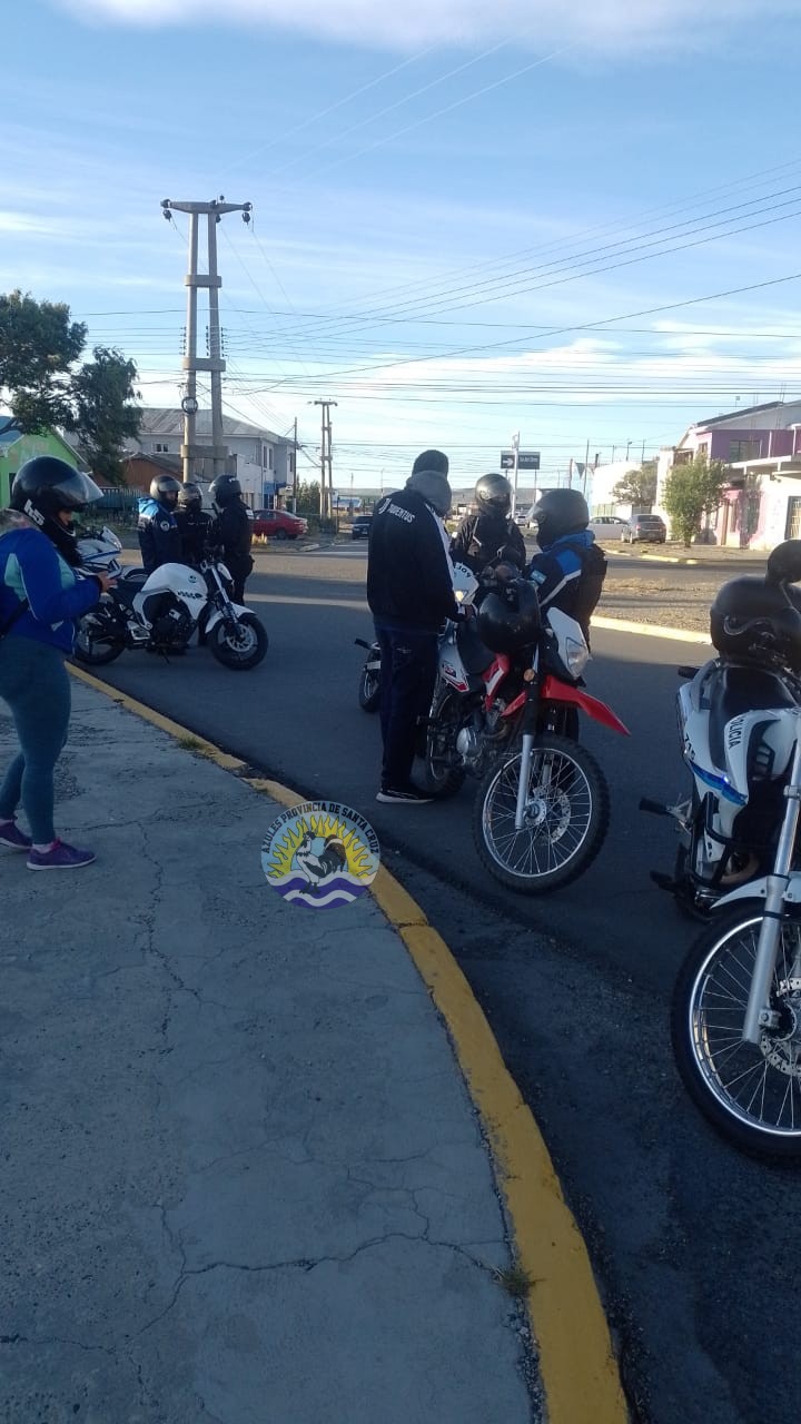 Controles policiales en la costanera de Río Gallegos Incautación de motocicletas por falta de documentación (3)