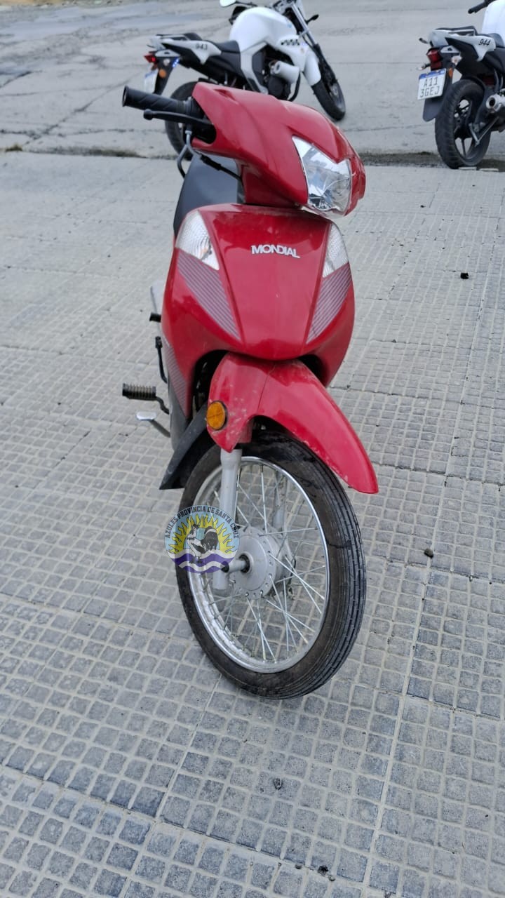 Controles policiales en la costanera de Río Gallegos Incautación de motocicletas por falta de documentación (6)