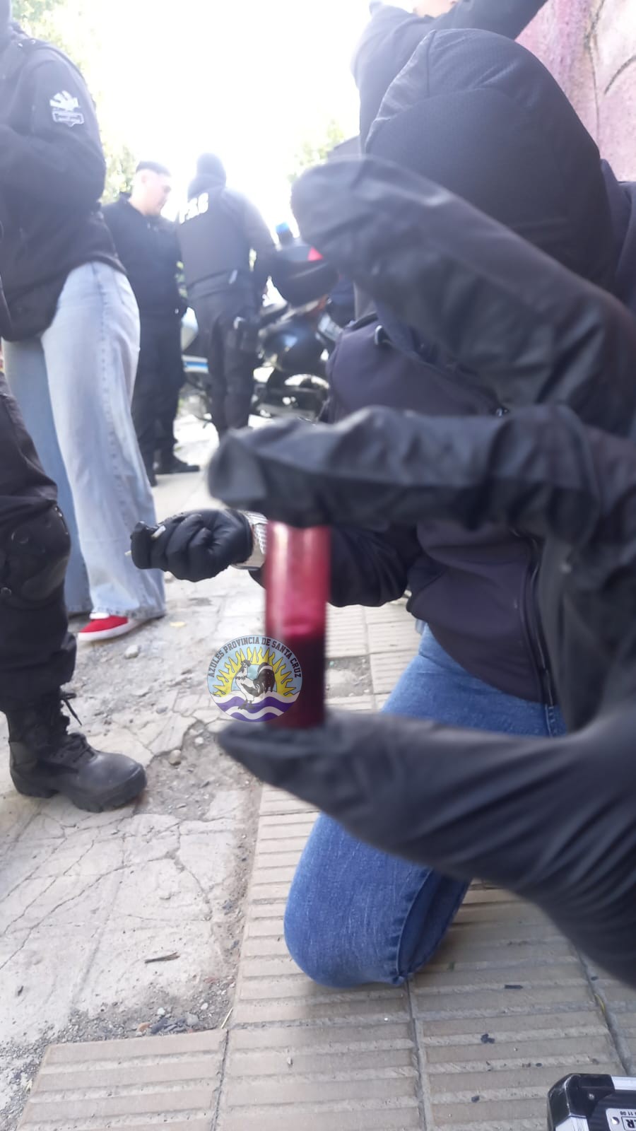 Detienen a un hombre que transportaba una mesa de metegol y detectan drogas (3)