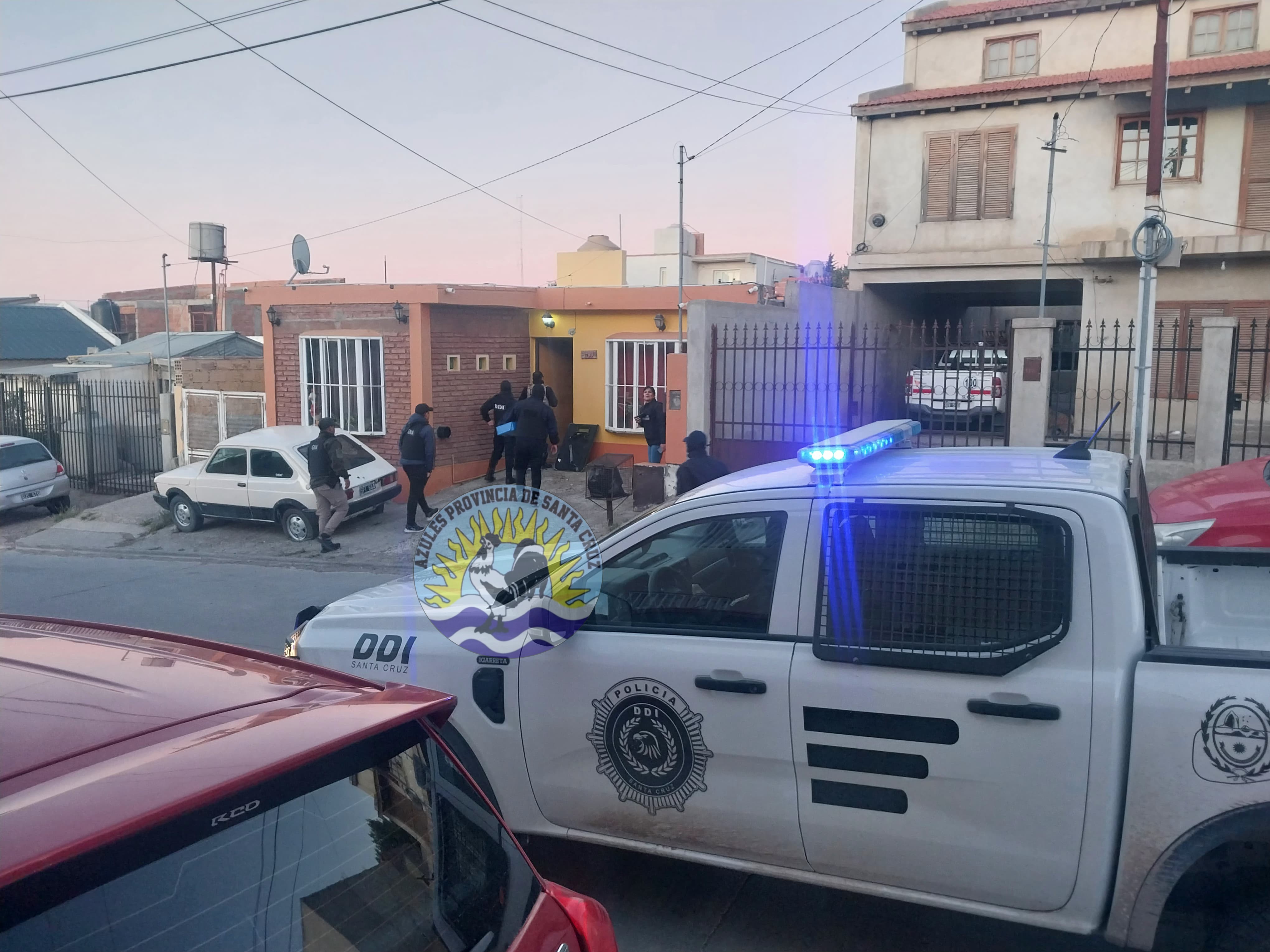 Enfrentamiento armado en Barrio 2 de Abril Operativo policial, múltiples allanamientos, secuestro de drogas y vehículos adulterados (7)