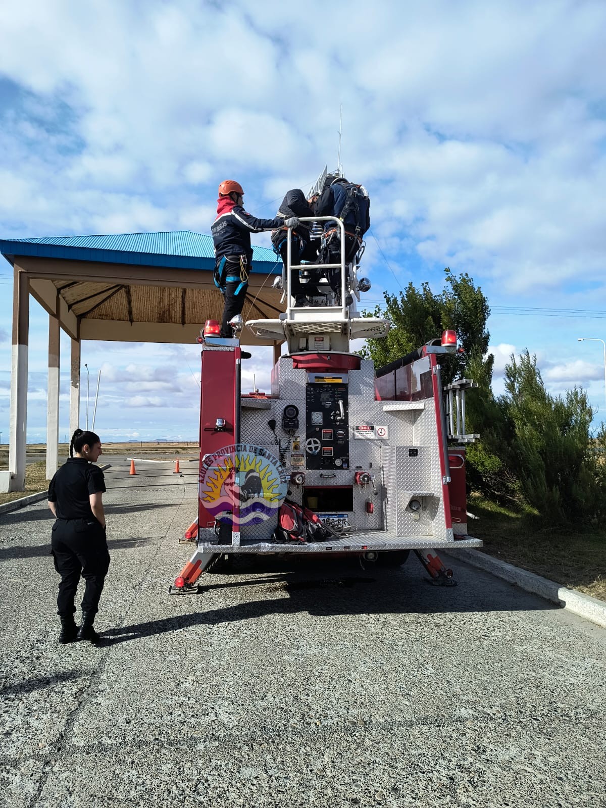 Río Gallegos Personal del Departamento Operaciones Técnicas, realizó cambio de Antena y brindo charlas (1)